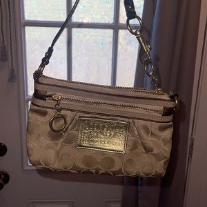 Coach poppy wristlet